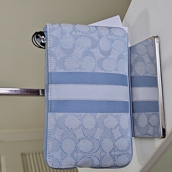 COACH Dempsey Corner Zip Wristlet  Signature Jacquard Stripe & Coach Patch NWT - Picture 6 of 12